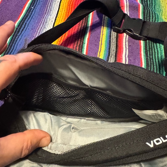 Volcom Fanny pack with 4 pockets - Picture 4 of 6